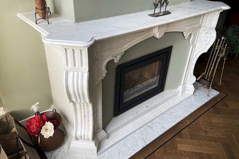 Restauratie Carrara marmeren schouw.