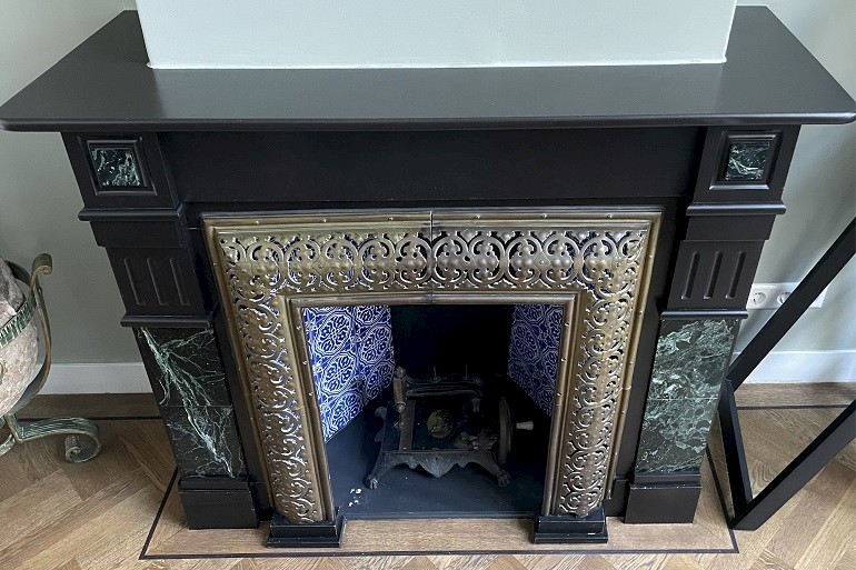 Noir de Mazy schouw restauratie, op locatie, met droog techniek.