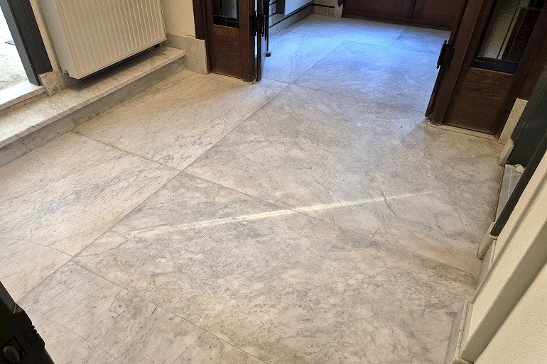 Gerestaureerde Carrara marmeren vloer in Art Deco pand in Roosendaal