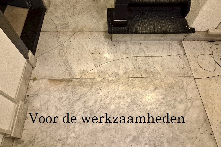 Beschadigde Carrara marmeren vloer in Roosendaal vóór restauratie